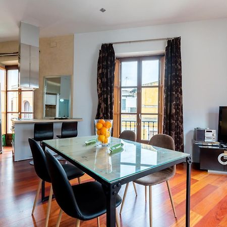 Cathedral Apartment, Upper Floor Apartment Seville Luaran gambar