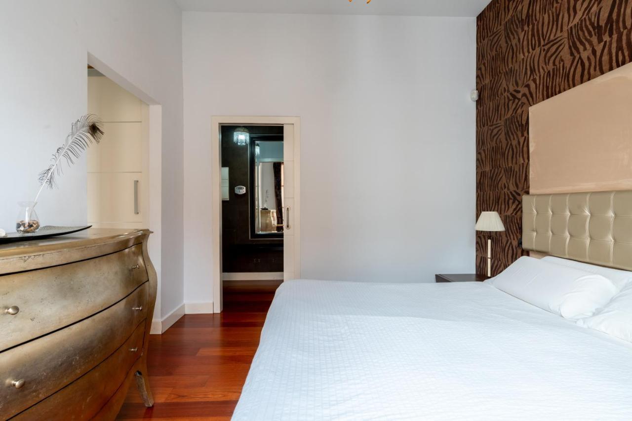 Cathedral Apartment, Upper Floor Apartment Seville Luaran gambar