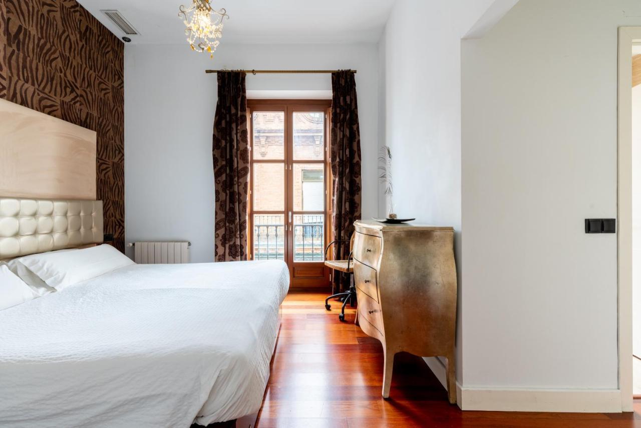 Cathedral Apartment, Upper Floor Apartment Seville Luaran gambar